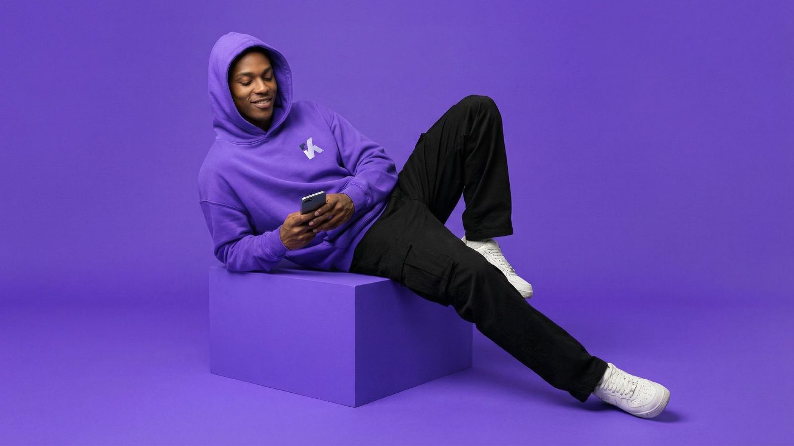 Imagery, model in K hoodie